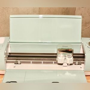 Cricut air explore 2 plus vinyl